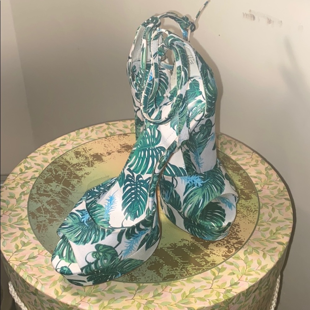Aldo White and Green leaf platform sandals